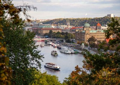 blick vom letna park in prag auf die moldau 0121