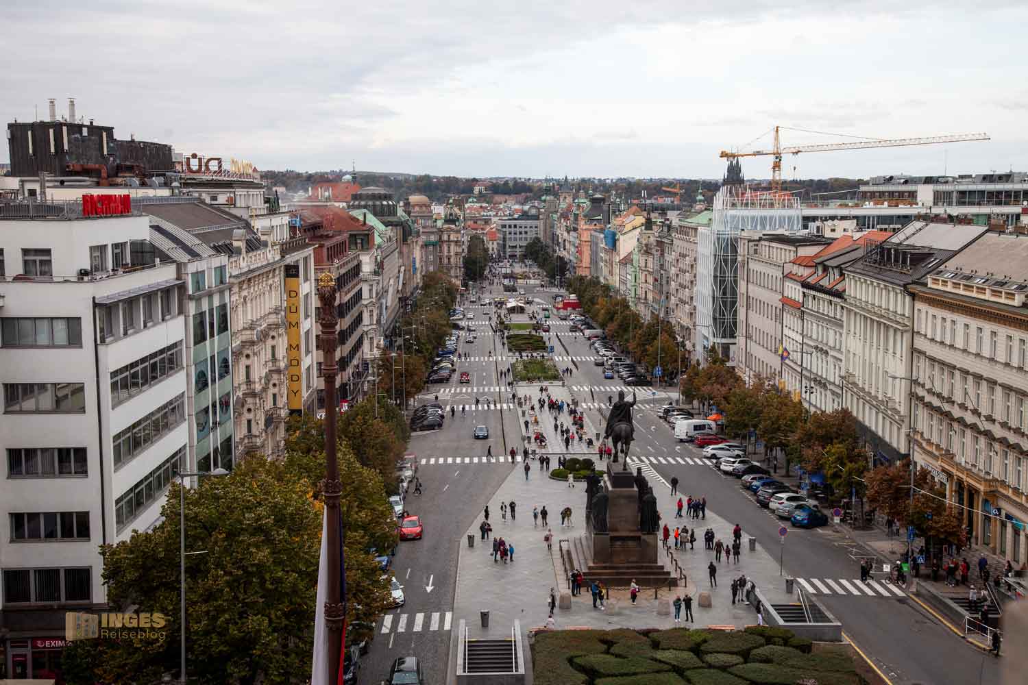 blick vom nationalmuseum auf den wenzelsplatz in prag 0131 blick vom nationalmuseum auf den wenzelsplatz in prag 0131