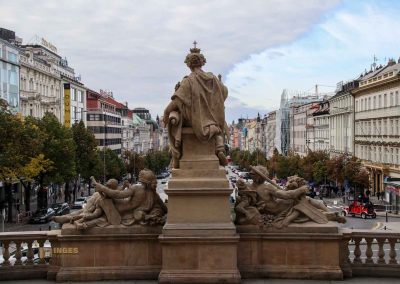 Im Nationalmuseum (Národní muzeum) in Prag 22 brunnen vor demnationalmuseum in prag 1328