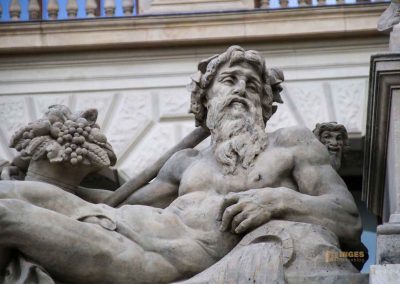 Im Nationalmuseum (Národní muzeum) in Prag 26 brunnen vor demnationalmuseum in prag 5375