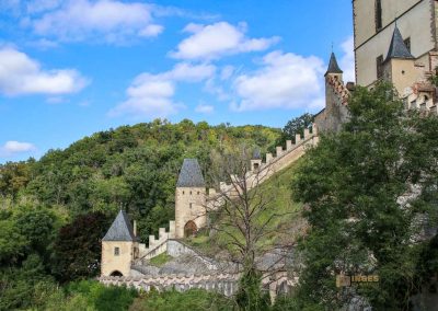 erstes burgtor und ursulinerin-turm burg karlstein 3508
