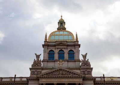 Im Nationalmuseum (Národní muzeum) in Prag 14 frontansicht nationalmuseum prag 0156