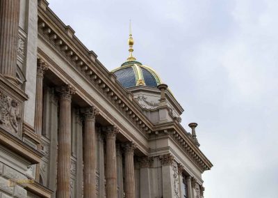 Im Nationalmuseum (Národní muzeum) in Prag 16 frontansicht nationalmuseum prag 5341