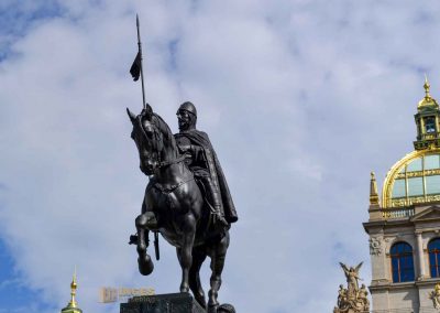 Das Wenzelsdenkmal (Pomník svatého Václava) in Prag 5 hl. wenzel am wenzelsdenkmal in prag 0109