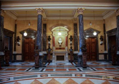 Im Nationalmuseum (Národní muzeum) in Prag 91 persoenlichkeiten im pantheon nationalmuseum prag 0157