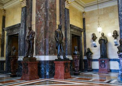 Im Nationalmuseum (Národní muzeum) in Prag 93 persoenlichkeiten im pantheon nationalmuseum prag 1229