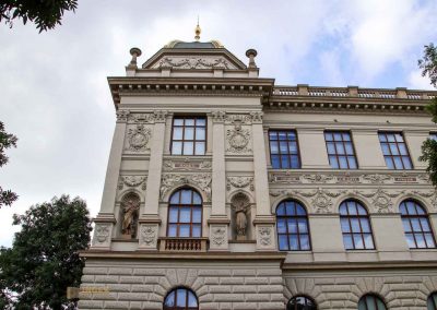 Im Nationalmuseum (Národní muzeum) in Prag 2 seitenansicht nationalmuseum prag 5256