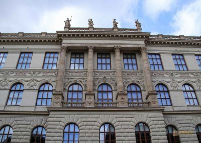 Im Nationalmuseum (Národní muzeum) in Prag 1 seitenansicht nationalmuseum prag 5266
