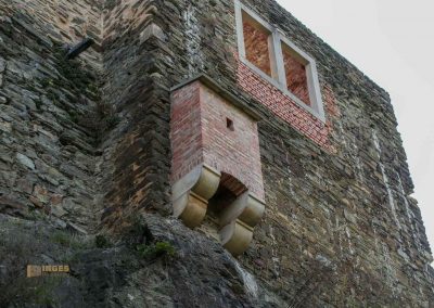 Burg Okoř bei Prag 15 burgtoilette burg okor bei prag 2107