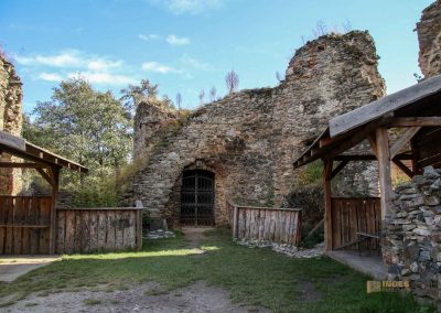 Burg Okoř bei Prag 22 hof unterburg auf burg okor bei prag 1851