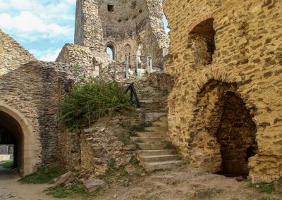 Burg Okoř bei Prag 47 kapelle im turm burg okor bei prag 2057
