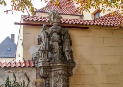 statuengruppe vor der kirche d.hl.dreifaltikeit in kolin 1658