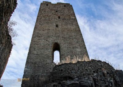 Burg Okoř bei Prag 35 turm von burg okor bei prag 1884
