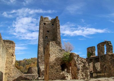 Burg Okoř bei Prag 43 turm von burg okor bei prag 2009