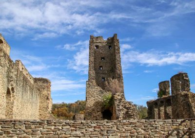 Burg Okoř bei Prag 44 turm von burg okor bei prag 2038