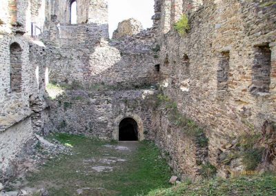 Burg Okoř bei Prag 30 zweiter innenhof obergeschoss burg okor bei prag 1975
