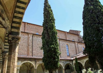 blick vom kreuzgang auf santa maria novella in florenz 3480