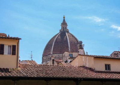 blick vom kreuzgang san lorenzo auf die domkuppel von florenz 4041