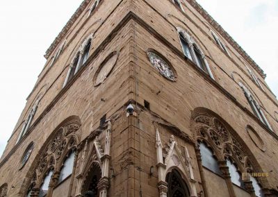 Die Kirche Orsanmichele in Florenz 14 fenster kirche orsanmichele in florenz 8605