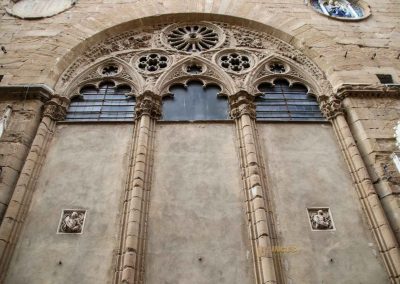 Die Kirche Orsanmichele in Florenz 15 fenster kirche orsanmichele in florenz 8655