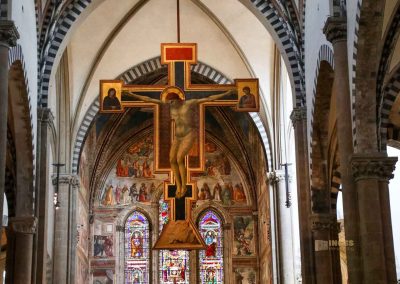 In der Basilika Santa Maria Novella in Florenz 15 giotto-kruzifix basilika santa maria novella florenz 3050