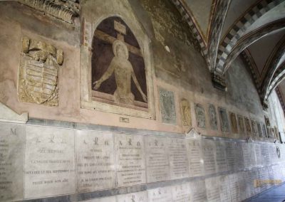 In der Basilika Santa Maria Novella in Florenz 134 grabplatten kreuzgang der toten santa maria novella florenz 2919