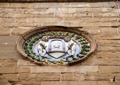 Die Kirche Orsanmichele in Florenz 10 wappen der zuenfte an der kirche orsanmichele florenz 8643