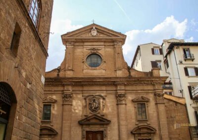 In der Basilika Santa Trinita in Florenz 1 aussenansicht basilika santa trinita florenz 9181