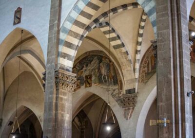 In der Basilika Santa Trinita in Florenz 57 decke basilika santa trinita florenz 0101