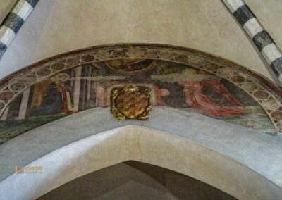 In der Basilika Santa Trinita in Florenz 62 decke basilika santa trinita florenz 9312