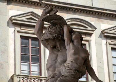 Die Loggia dei Lanzi auf der Piazza della Signoria in Florenz 12 die vergewaltigung der polyxena loggia dei lanzi florenz 8899