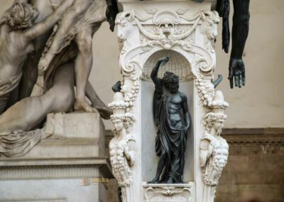 Die Loggia dei Lanzi auf der Piazza della Signoria in Florenz 7 perseus loggia dei lanzi florenz 8868