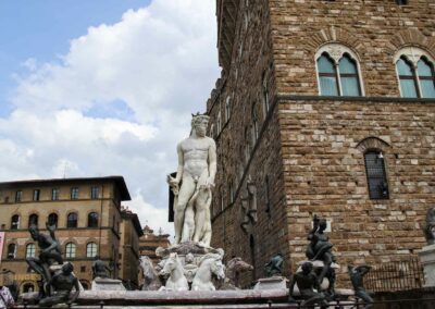 Die Loggia dei Lanzi auf der Piazza della Signoria in Florenz 2 piazza signoria florenz 8757