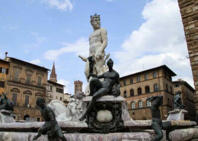 Die Loggia dei Lanzi auf der Piazza della Signoria in Florenz 3 piazza signoria florenz 8790