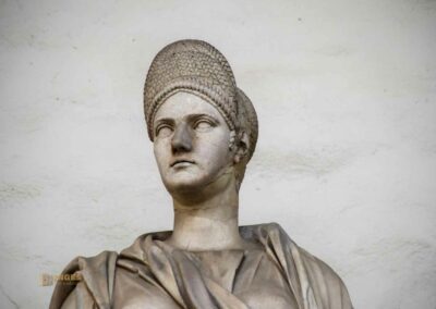 Die Loggia dei Lanzi auf der Piazza della Signoria in Florenz 28 sabine loggia dei lanzi florenz 8933