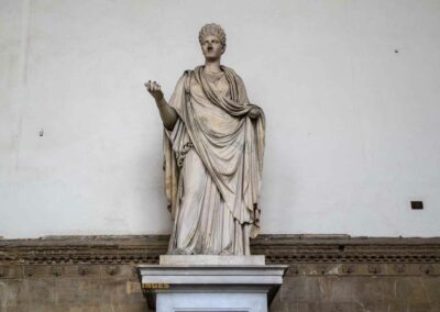 Die Loggia dei Lanzi auf der Piazza della Signoria in Florenz 34 sabine loggia dei lanzi florenz 8952