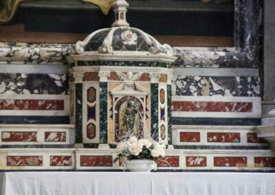 seitenaltar linkes querschiff kirche santa felicita florenz 8046