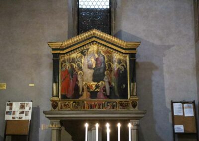 In der Basilika Santa Trinita in Florenz 54 seitenkapellen basilika santa trinita florenz 9395