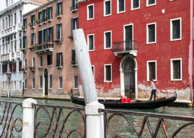gondolerie am canal cannaregio in venedig 3218