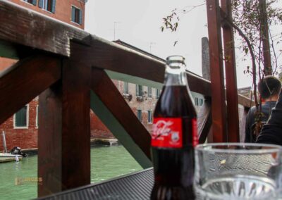 kaffeepause am rio dei gesuiti in venedig 9670