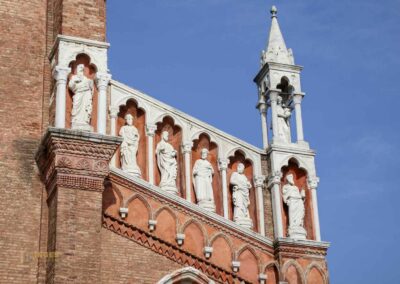 In der Kirche Madonna dell' Orto in Venedig 2 kirche madonna dell orto außenfront vendedig 9895