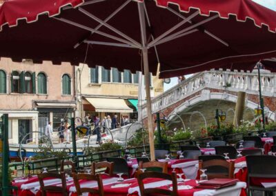 ponte delle guglie am canale cannaregio in venedig 3263