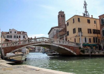 ponte delle guglie am canale cannaregio in venedig 3586