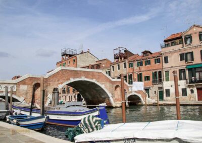ponte di tre archi am canale di cannaregio in venedig 3389
