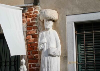 Vom Fondamente Nove zur Kirche Madonna dell' Orto in Venedig 40 am campo dei mori in venedig 9886