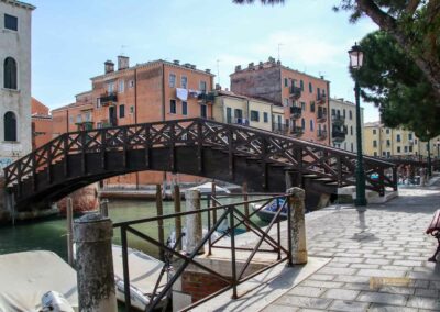 Im Viertel Sacca di San Girolamo in Venedig unterwegs 10 am rio de ca moro in venedig 3503