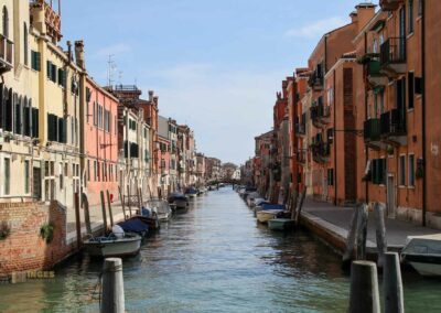 Im Viertel Sacca di San Girolamo in Venedig unterwegs 12 blick in den rio de san girolamo in venedig 3513