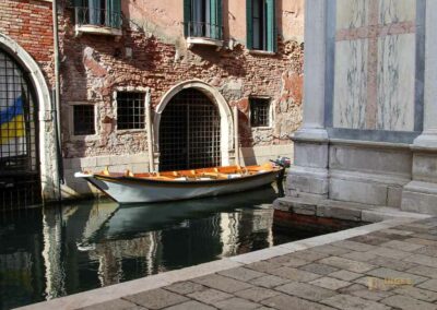 impressionen um die kirche santa maria dei miracoli venedig 2853