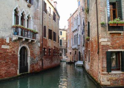 impressionen um die kirche santa maria dei miracoli venedig 2878