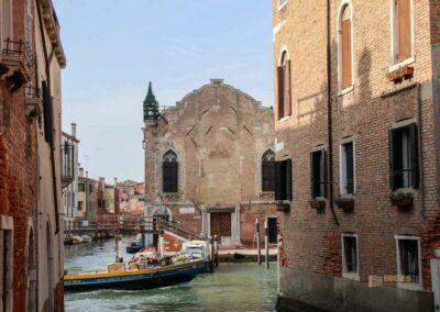 Vom Fondamente Nove zur Kirche Madonna dell' Orto in Venedig 24 scuola vecchia della misericordia venedig 9774